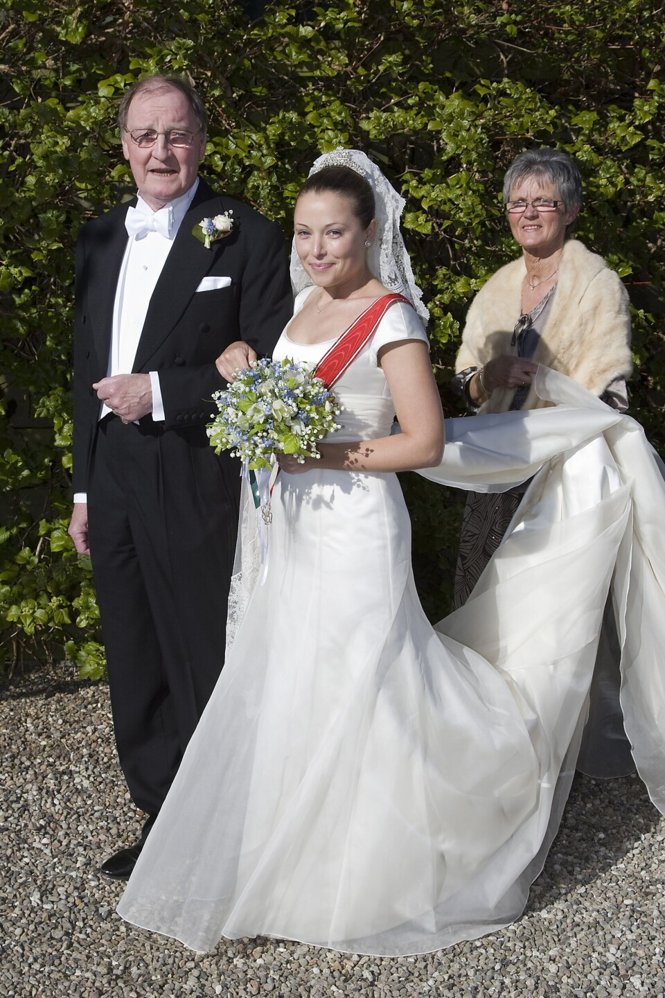 Caroline Flemings far og lillesøster, Niels Krabbe Iuel-Brockdorff og Louise Iuel Brockdorff, i 2009, hvor hun blev gift.