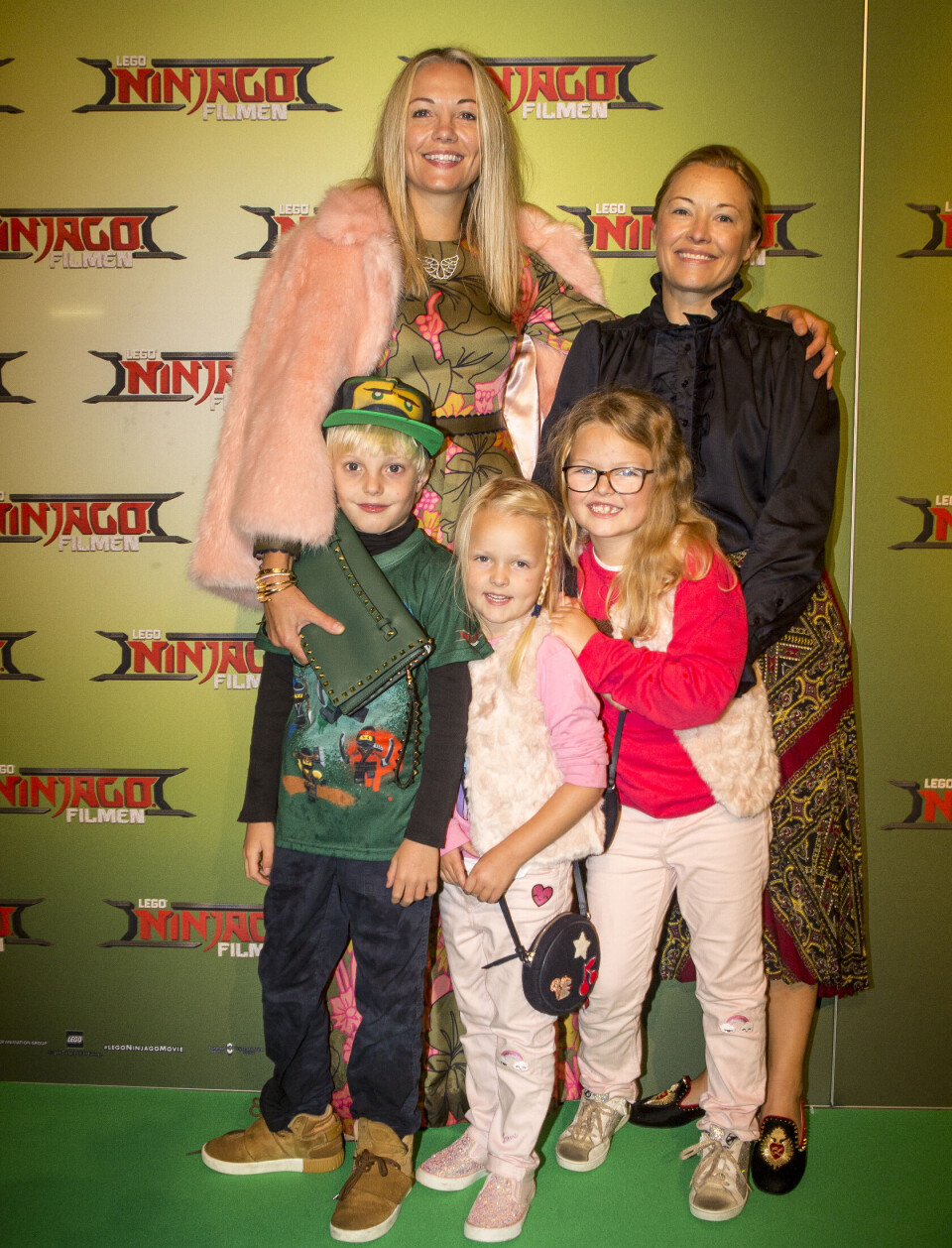 Caroline og Louise med deres børn i 2017. Caroline med sin yngste søn, Nicholas, og Louise med døtrene, Marie-Louise og Elisabeth Rose.