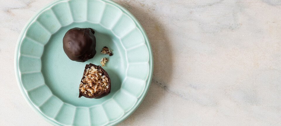 Kun 3 ingredienser: Lækre, hjemmelavede Bountykugler med ristet kokos