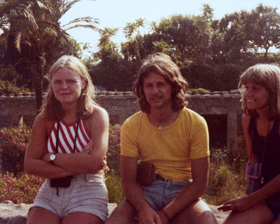 Mette (th.) var slank som en ål i 1976. Hun sørgede for at holde styr på kalorierne, her på rejse med bl.a. veninden Anne, som ville være lige så tynd som Mette, selv om hun var almindeligt slank.
