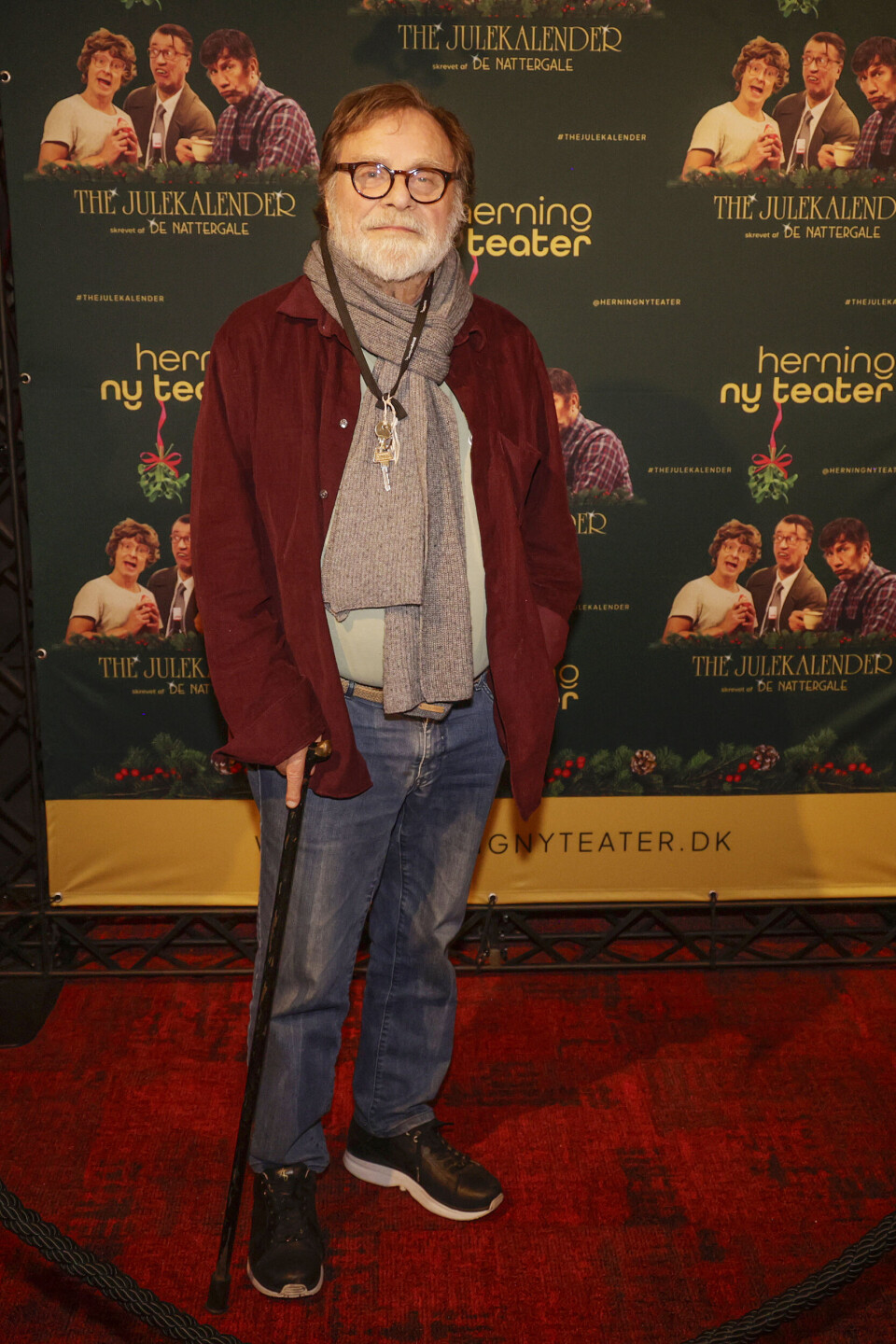 Det er 83-årige Lars Knutzon, der har instrueret ”The Julekalender”. – Jeg så det ikke, da det blev sendt i tv, men før vi gik i gang, så jeg hele ”The Julekalender” på dvd, og jeg kan godt se, hvorfor folk er så vilde med det.
