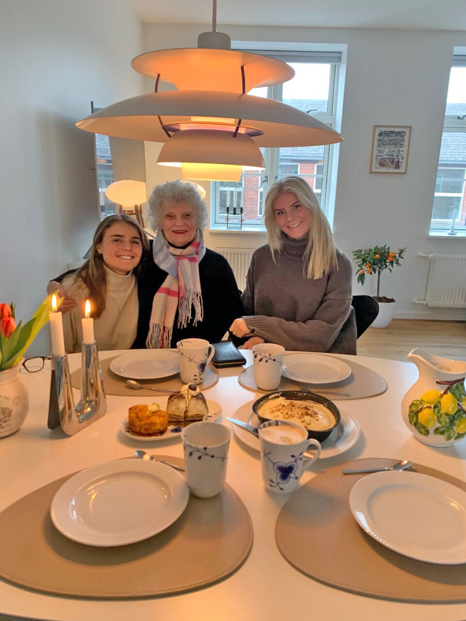 – Det er min mormor, der har inspireret mig til dessertkøkkenet, hvor mine forældre altid har været i det salte køkken, fortæller Emma.