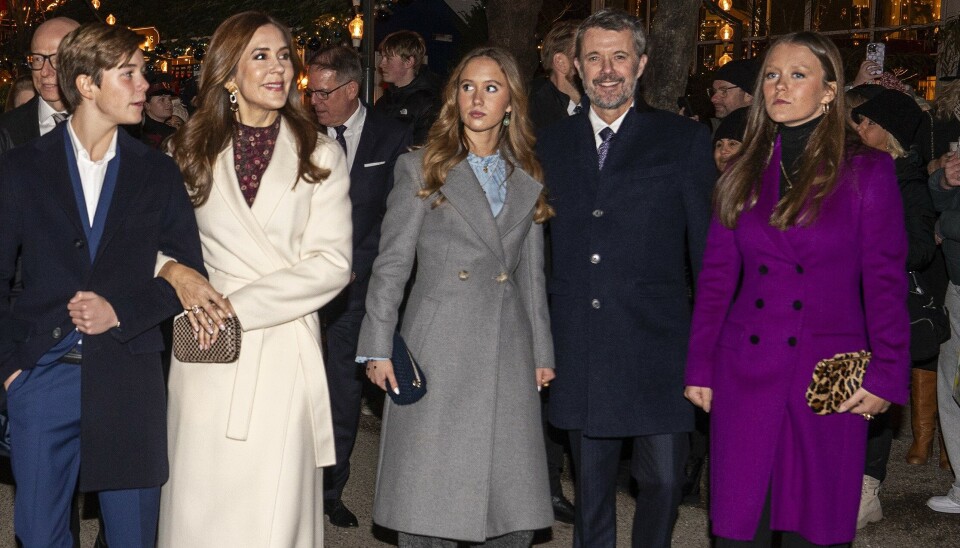 Kong Frederik, dronning Mary, prinsesse Isabella, prinsesse Josephine og prins Vincent til repremiere på 'Nøddeknækkeren' i Tivolis Koncertsal lørdag den 30. november 2024.