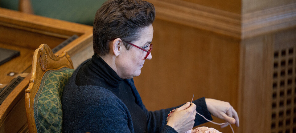 Kan håndarbejde bruges politisk? Vi har besøgt strikkerne på Christiansborg