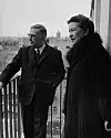 Jean-Paul Sartre og Simone de Beauvoir. De står på terrassen i Sartre's lejlighed, i Paris i 1960'erne.
