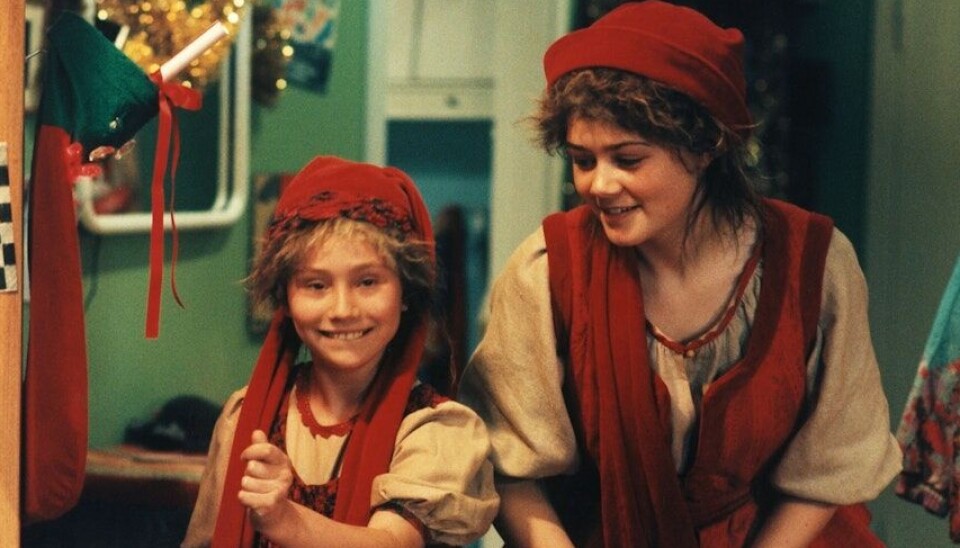 Drillenisserne Nova (Stephanie Leon) og Stella (Sofie Lassen-Kahlke).