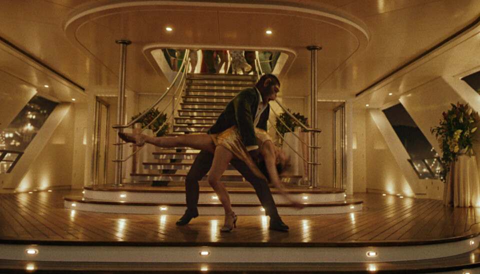 'Raechelle Banno' spilles af Nicole Appleton og 'Jonno Davies' spilles af Robbie Williams.