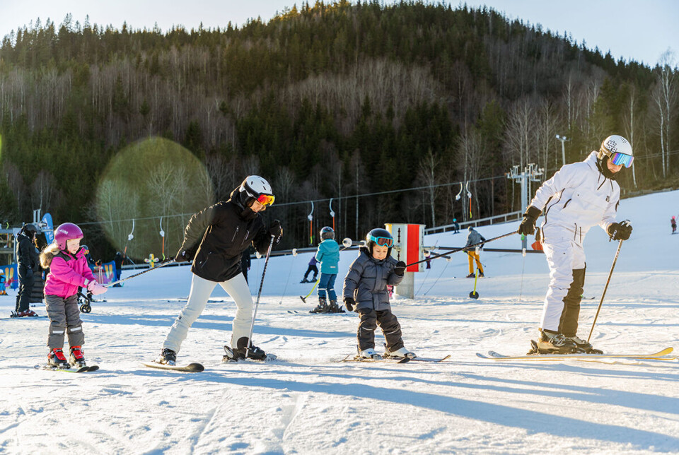 På skiferiens 3. dag vil du opleve, at der ligger grædende børn drysset rundt omkring i skianlægget. Midtvejs i skiugen har de fleste brug for en pause. Tag den. Selv om det kan føles dumt og dyrt at skippe en hel dag på ski, så giver hviledagen ofte bedre skidage i sidste ende.