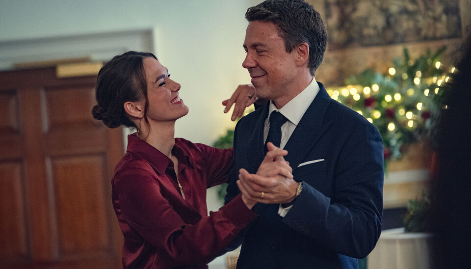 Keira Knightley og Andrew Buchan spiller ægteparret 
Helen og Wallace Webb i thrillerserien ”Black Doves”.