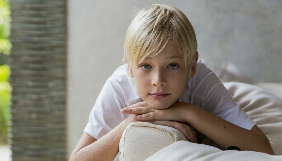 Mit barn har sjældent venner med hjem fra skole