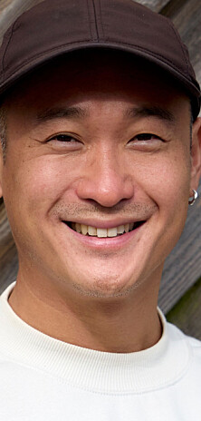 Se klippet: Morten Mortensen scorer realitystjerne under optagelser