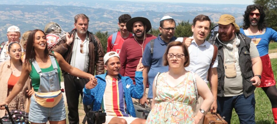 4 hjerter til ’Lidt udover det sædvanlige’: ”Det er en gakket, plat og alligevel hjertevarm fortælling”