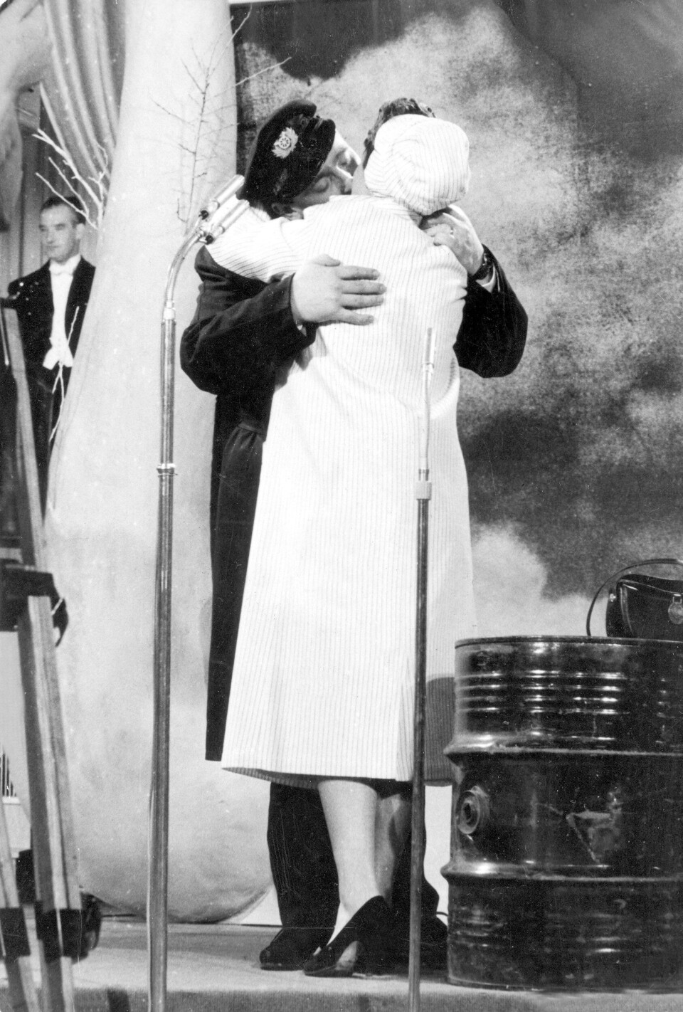 Gustav Winckler og Birthe Wilke. "Skibet Skal Sejle I Nat" - Melodi Grand Prix 1957.