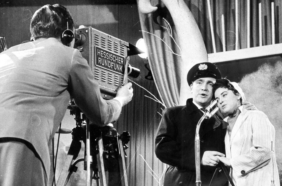 Gustav Winckler og Birthe Wilke vandt det første danske Melodi Grand Prix i 1957 med ”Skibet skal sejle i nat”. Et 11 sekunder langt kys kostede dem sejren ved Eurovisionen, hvor de fik en 3. plads.
