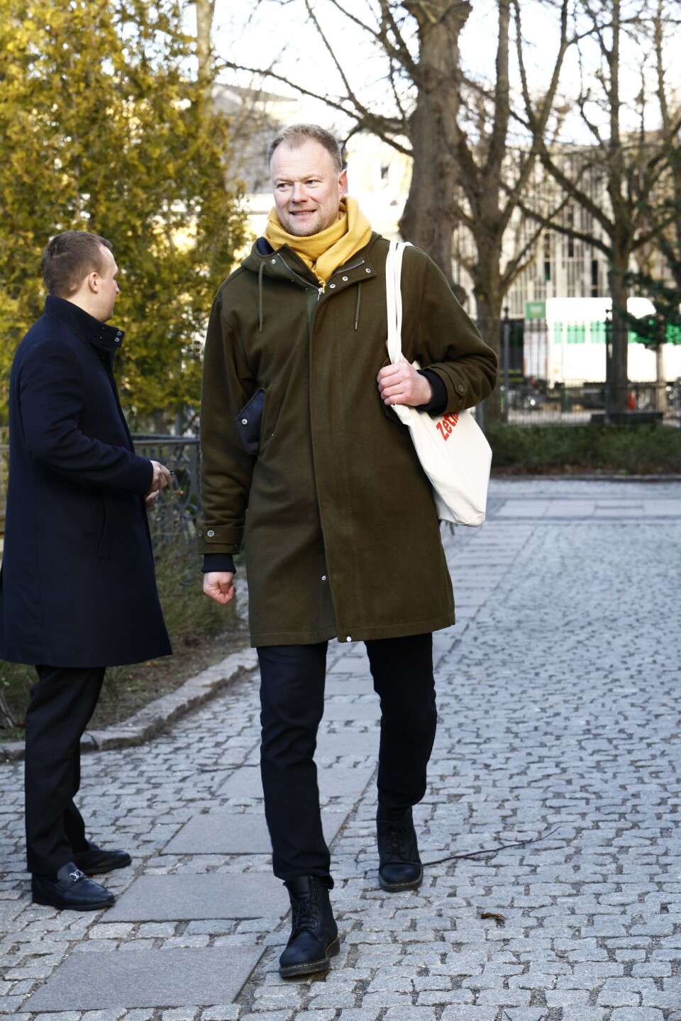 Tv-værten Christian Degn er også ankommet for at tage afsked med Jytte Abildstrøm.