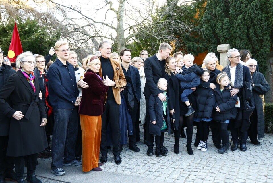 Familie og venners rørende afsked med Jytte Abildstrøm.