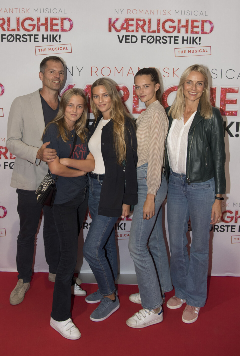 Hele familie på den røde løber i 2018. Fra venstre til højre: Mikael Bertelsen, Olivia Aamund, Luka Aamund, Aia Aamund og Malou Aamund
