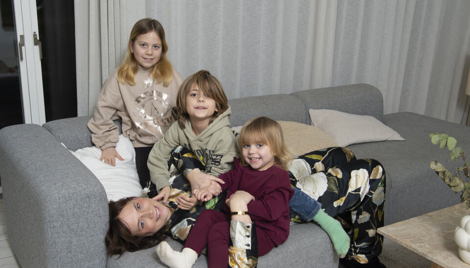 Interview med Lisbeth og Christian fra 'Årgang 20', 2023. Theodor, Ayasofia, Lisbeth Vernsted-Fabricius, Filippa-Lucia