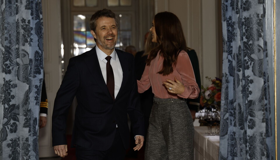 Kong Frederik og dronning Mary ankommer til Lene Ballebys afskedsreception på Amalienborg