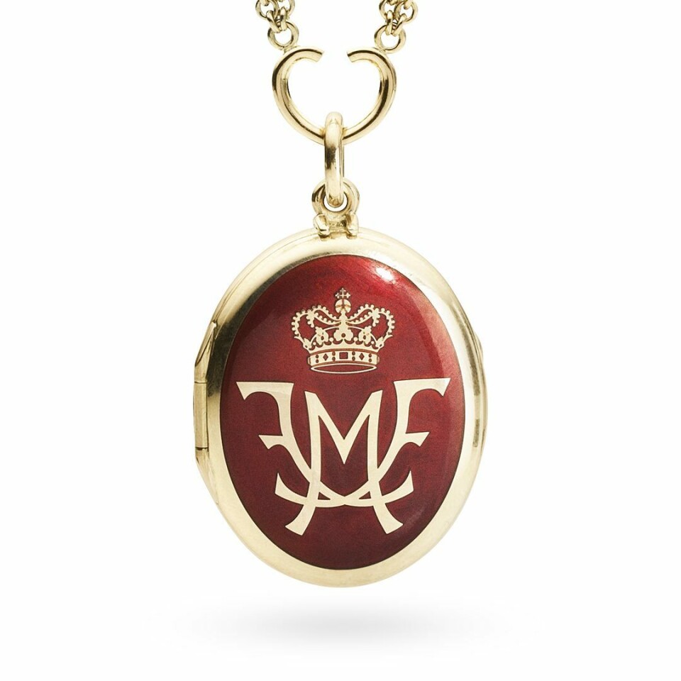 SE BILLEDERNE: Overøser dronning Mary med vilde gaver