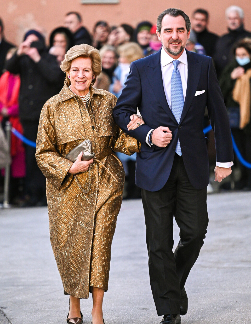 Prins Nikolaos ankommer med sin mor, dronning Anne-Marie, til sit bryllup med Chryssi Vardinogianni i Athen fredag den 7. februar 2025.