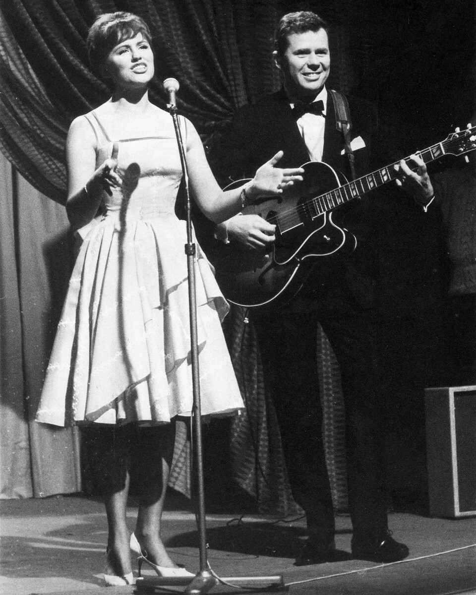 Grethe og Jørgen Ingmann med 'Dansevise', som først vandt Dansk Melodi Grand Prix og siden vandt Eurovision i London i 1963.