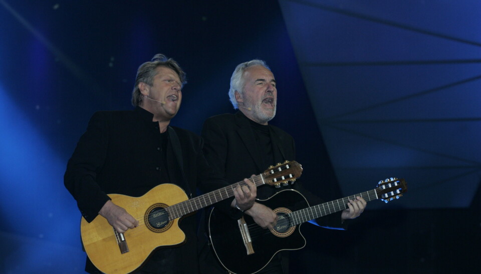 Brødrene Olsen vandt i 2000 både Det Danske Melodi Grand Prix og Eurovisionen i Globen i Stockholm med 'Smuk som et stjerneskud', som blev til 'Fly on the wings of love'