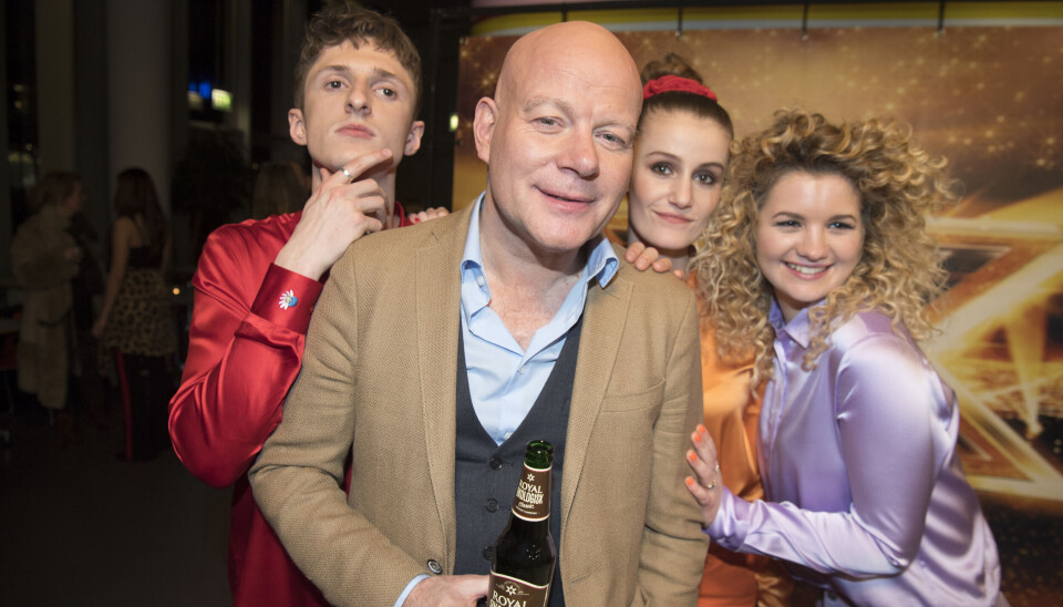 Andreas Kruse sammen med Place On Earths 'X Factor'-mentor Thomas Blachman og Kathrine Ørnfelt og Mille Hassenkam