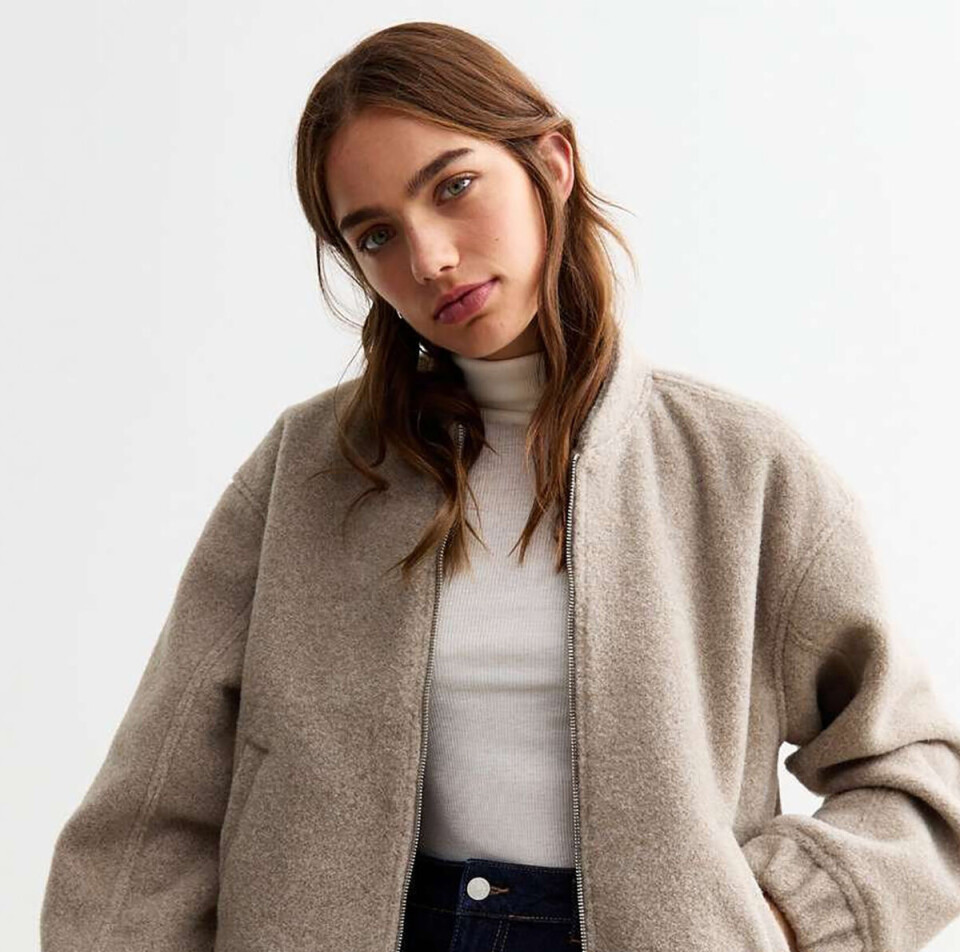 Er du til et lidt sporty look, er denne jakke et oplagt valg