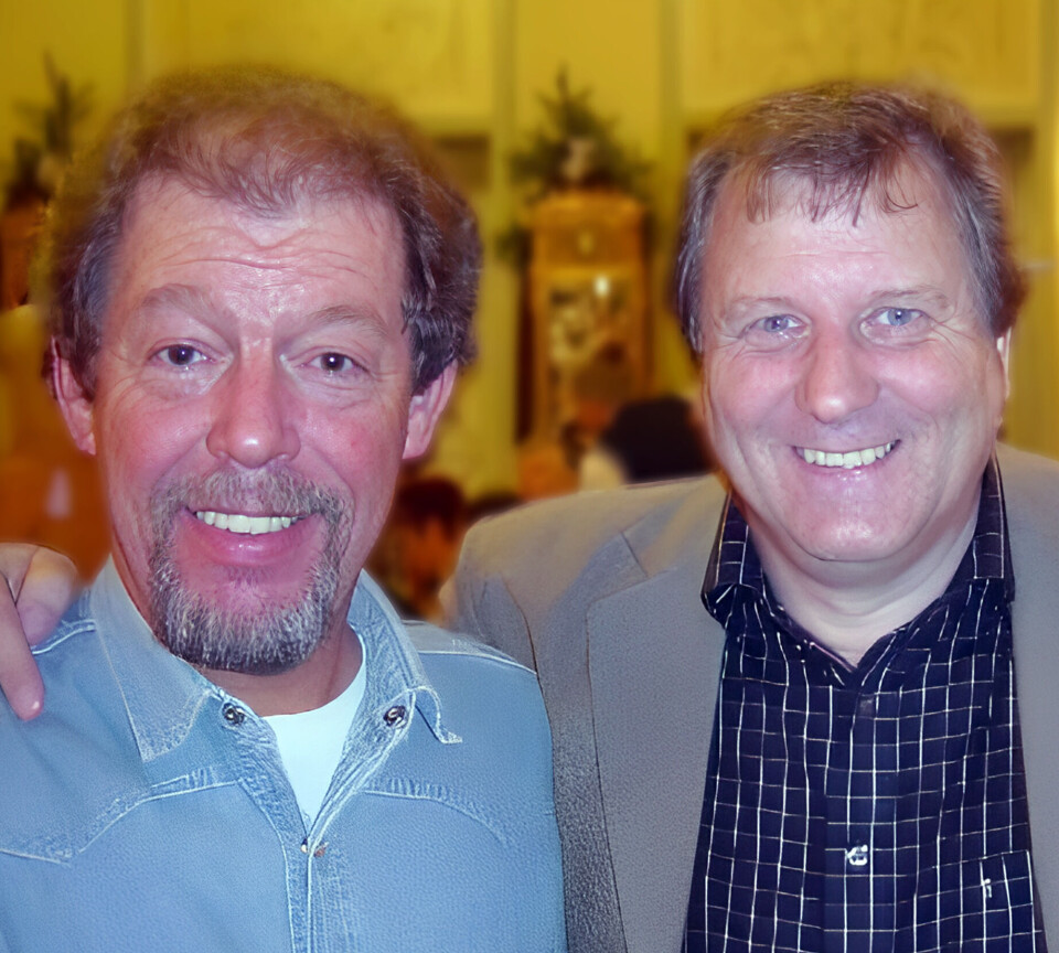 Tommy Seebach døde i marts 2003, og her er han og Bjarne i november 2002. Bjarne skrev teksterne til Tommys sidste album ”Under stjernerne på himlen”, undtagen titelnummeret, som Keld Heick skrev.
