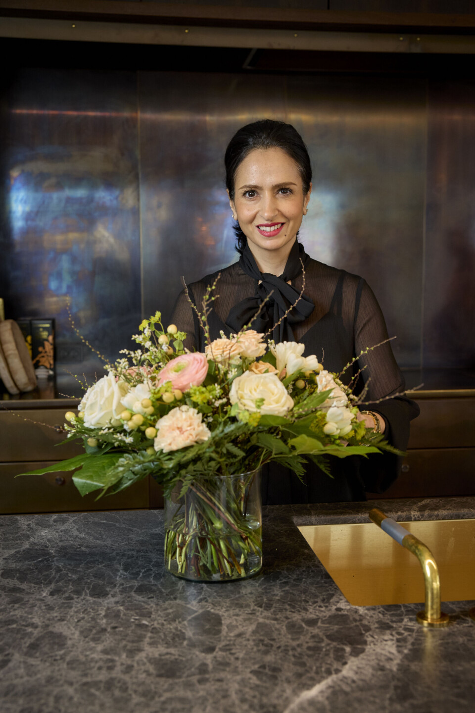 Inden Lars og Farnaz startede firmaet ”ELBÆKS” var Farnaz fundraiser i 12 år og hun er uddannet indkøber.