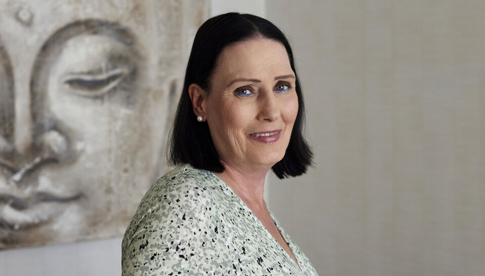 Billede af Susanne. Hun smiler, og hun har kort, mørkt hår.