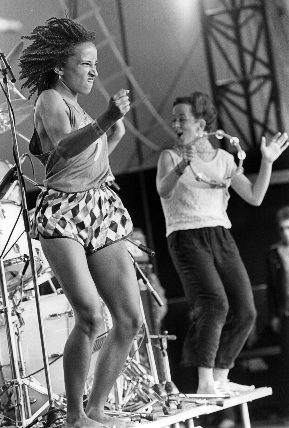 Roskilde Festival Orange Scene foran 50.000 mennesker. – Der var vi totalt ude at flyve. Vi kom glade i bare tæer og sommertøj. Vi var undertippede, for vi spillede pop, så vi var på lørdag kl. 13. Det var så vildt, fortæller Maria.