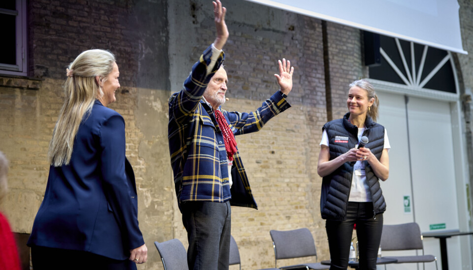 Jussi Adler-Olsen er en rockstjerne blandt krimifans, og han blev modtaget med vild jubel, da han trådte op på scenen.
