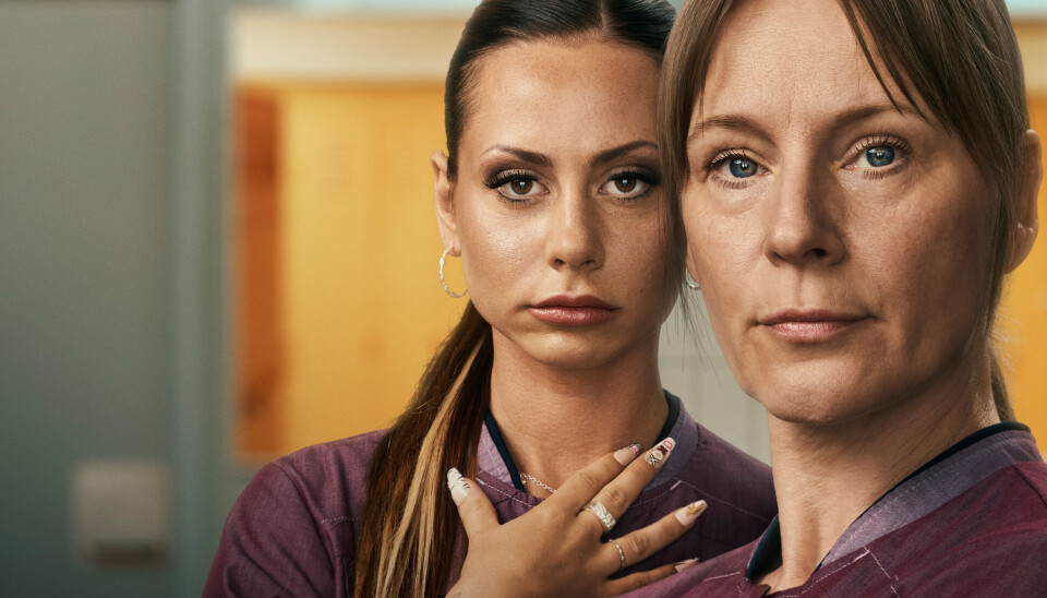 Iben Hjejle som Rie og Tessa som Sille i den nye dramaserie 'Løgnen'.