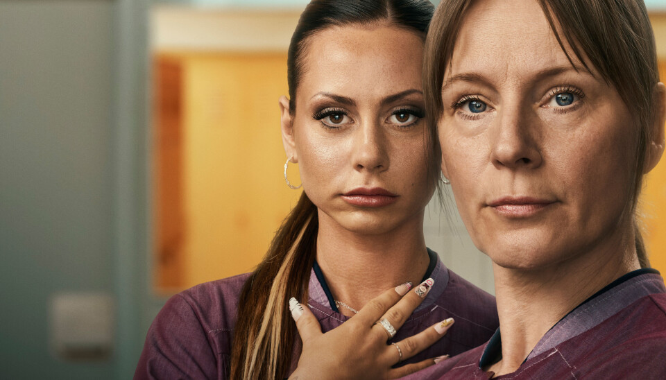Iben Hjejle som Rie og Tessa som Sille i den nye dramaserie 'Løgnen'.