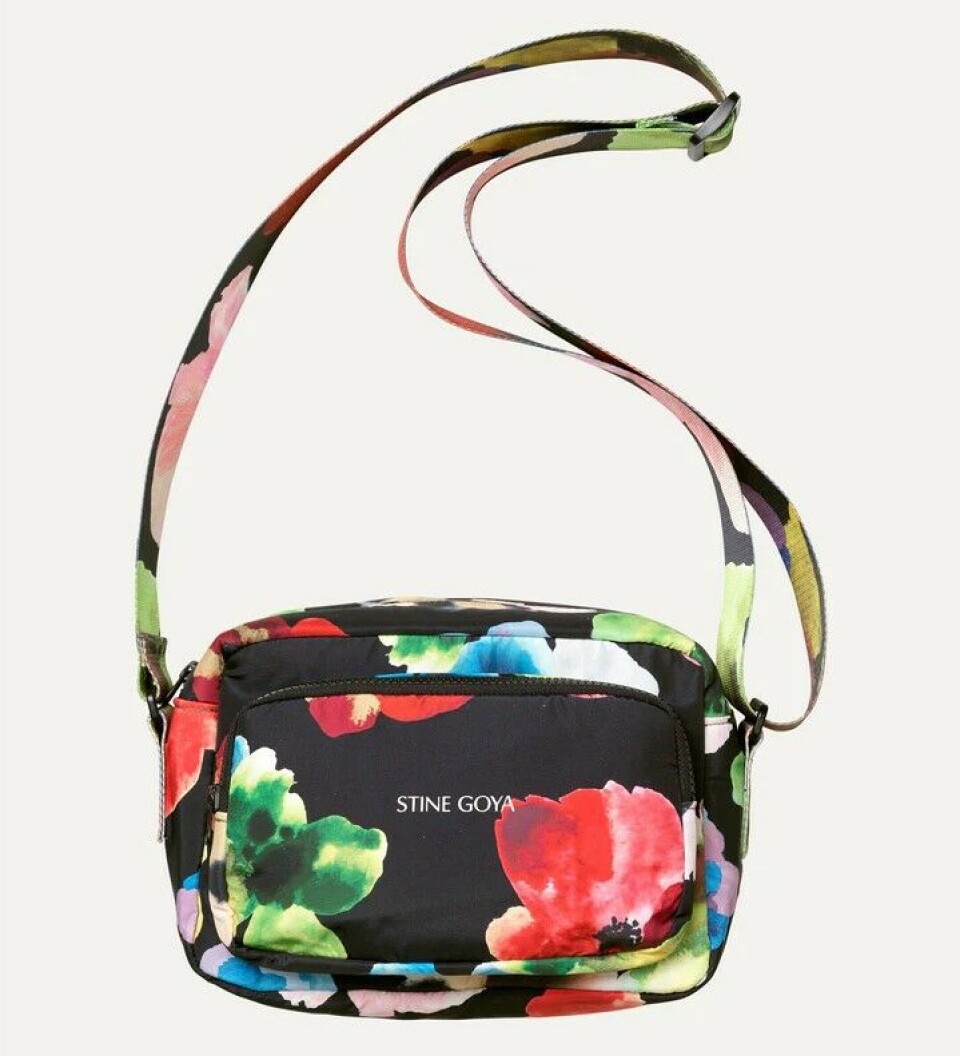 Nylontaske i blomstret print.