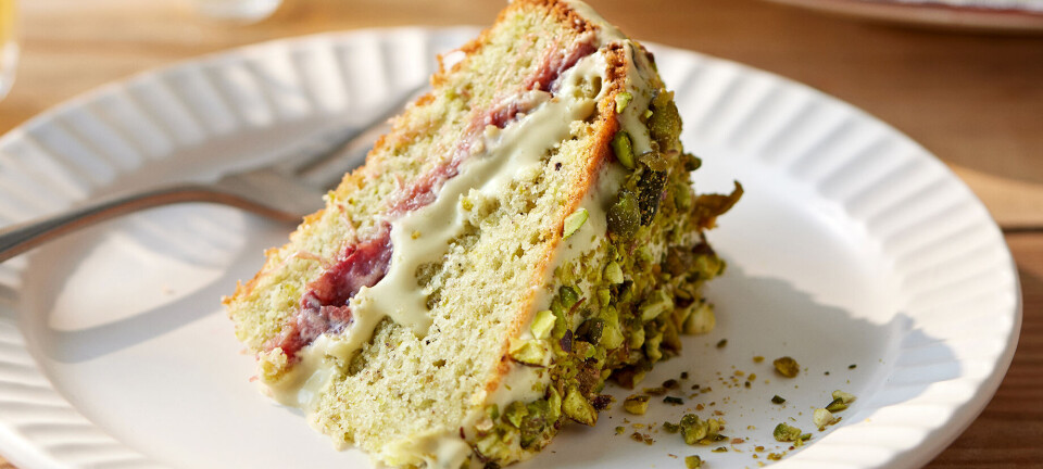 Pistaciekage med rabarber og mascarponecreme