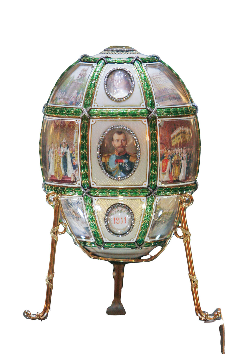 Fabergé-æg: Dette æg fra 1911 har en række håndmalede miniatureportrætter, bygninger og illustrationer fra historiske begivenheder, alt sammen indrammet i guld, sølv og emalje.