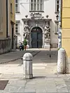 Indgangen til Seminary Palads i Ljubljana, Sloveniens hovedstad.