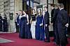 Kongefamilien ankommer til prinsesse Isabellas fødselsdagsforestilling i Det Kongelige Teater.