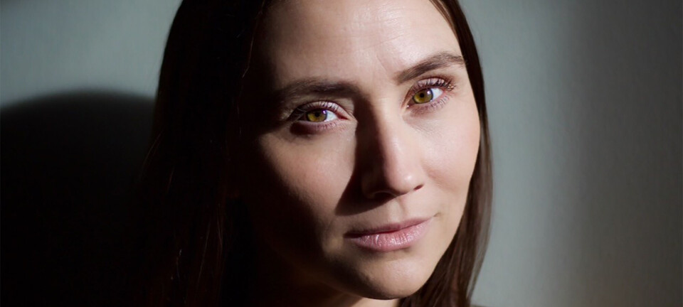 Stephanie Léon er både skuespiller og SOSU-hjælper – og det er der flere gode grunde til