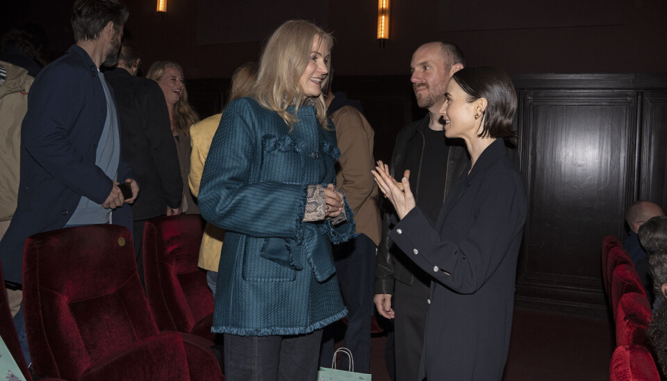 Helle Thorning-Schmidt snakker med Lily Collins