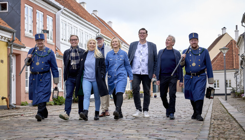Billede 4 - Byens vægtere tog revyholdet med på en byvandring fra H. C. Andersens hus til Den Gl. Kro.