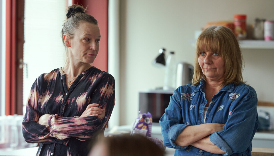 Rie (Iben Hjejle) og Kirsten (Helle Dolleris) i 'Løgnen'.
