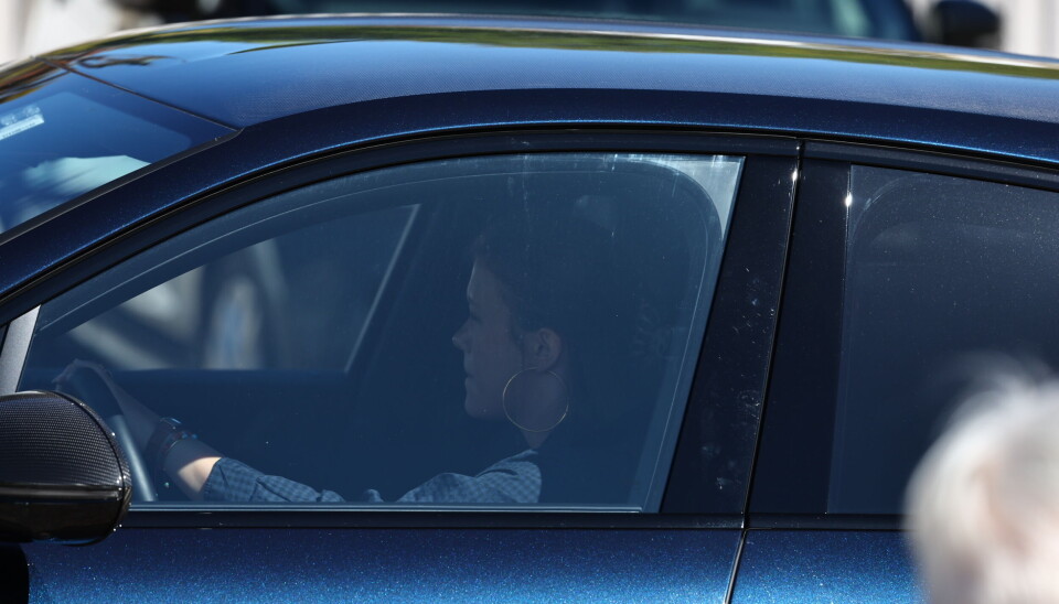 Prinsesse Isabella kommer kørende ind på Fredensborg Slot.