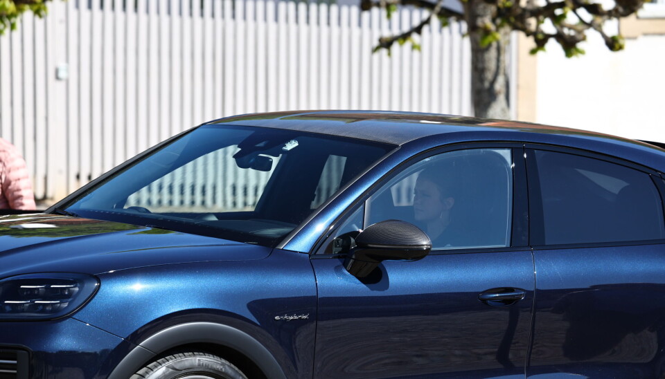 Prinsesse Isabella kommer kørende ind på Fredensborg Slot.