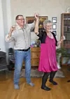 Eli og Terje, som mødte hinanden igen efter 50 år og i dag er kærester. Her danser de.