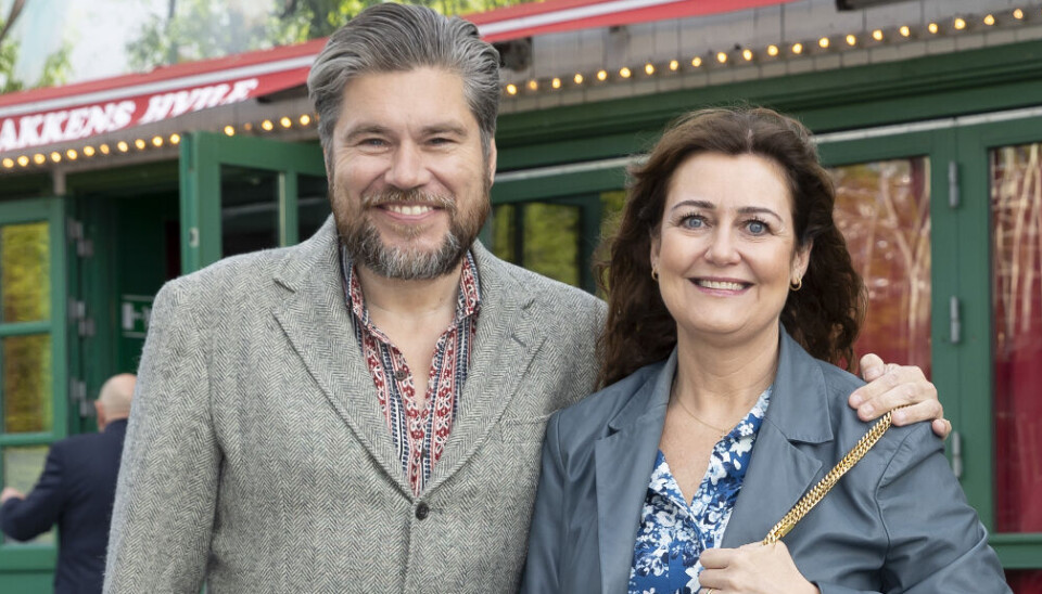 Rasmus Bjerg med hustruen Helle til premiere på Bakkens Hvile den 14. maj 2025