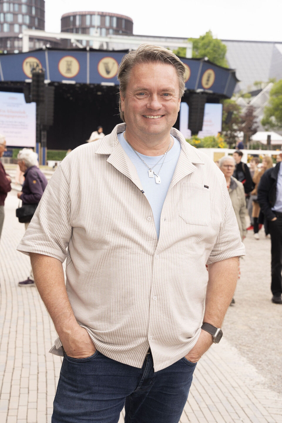 Kandis-forsanger Johnny Hansen, 59, har sammen med læge Bente Klarlund Pedersen udgivet bogen ”Klarlund og Kandis på kur – forever”. Som en opfølgning på bogen bliver der lavet seks tv-programmer til TV 2, hvor Johnny og Bente går forrest og baner vejen frem til en ny livstil.